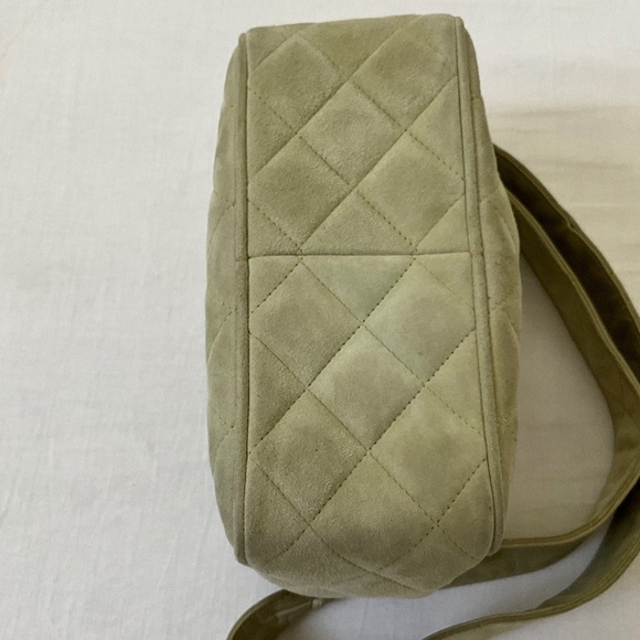 CHANEL Vintage Diamond CC Logo Suede Camera Bag Sage Green - Picture 13 of 14